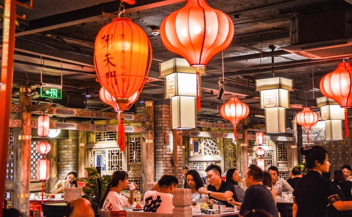 疫情下餐飲店火爆排隊(duì)，經(jīng)營秘訣是什么？